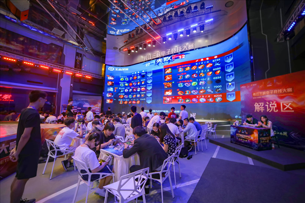 TES晒Tian生日返图：好友环绕，欢声笑语，再次祝Tian生日快乐